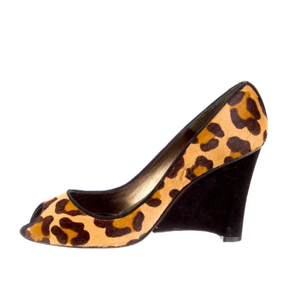 STUART WEITZMAN FAUX FUR ANIMAL PRINT PUMPS - Picture 2 of 5